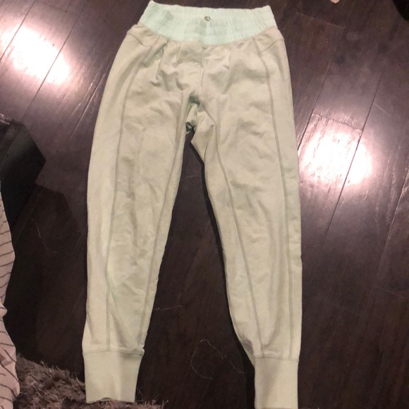 Lululemon joggers - Picture 1 of 2